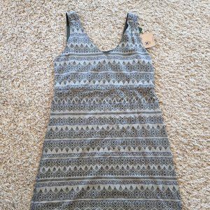 NWT -- L.L.Bean sleeveless scoop neck -- tribal print XS